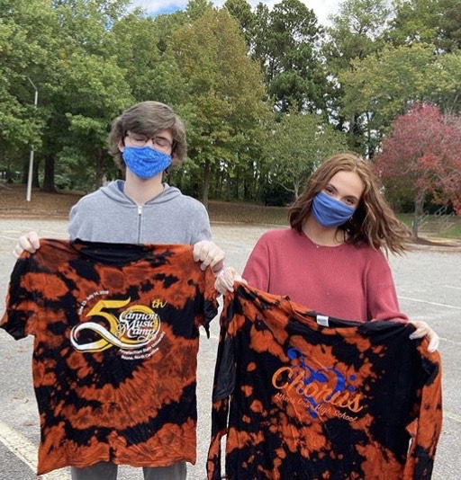 Seniors Will Wakeford and Leila Elmore show off their tie-dyed shirts