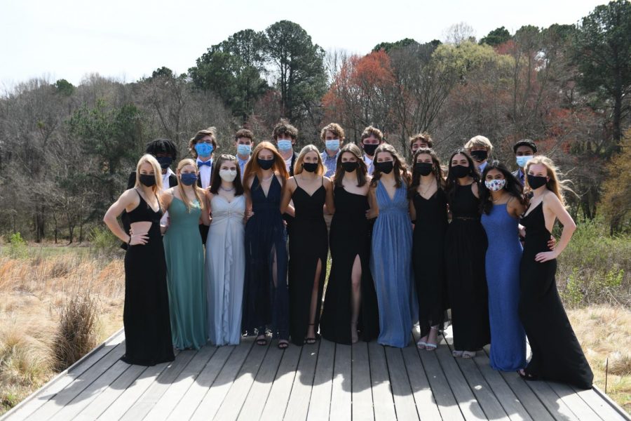 ADHS homecoming seniors pose for a group photo at the North Carolina Museum of Art