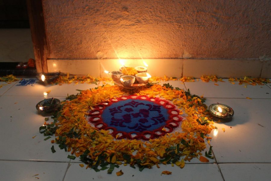 The picture depicts rangoli. Rangoli is “an ancient Hindu art form from India. Derived from the Sanskrit word Rangavalli, it means rows of colors,” said Chaganty.