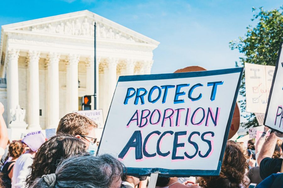 Protesters+standing+up+against+Texas%E2%80%99s+new+abortion+ban+law+in+Washington+D.C.