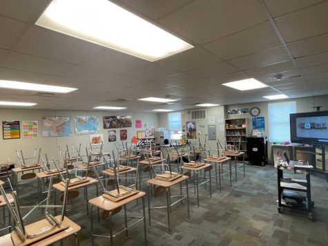 Yuan Bombocino’s Chinese classroom at Athens Drive. Across the room, there are maps, posters, and vocabulary words.