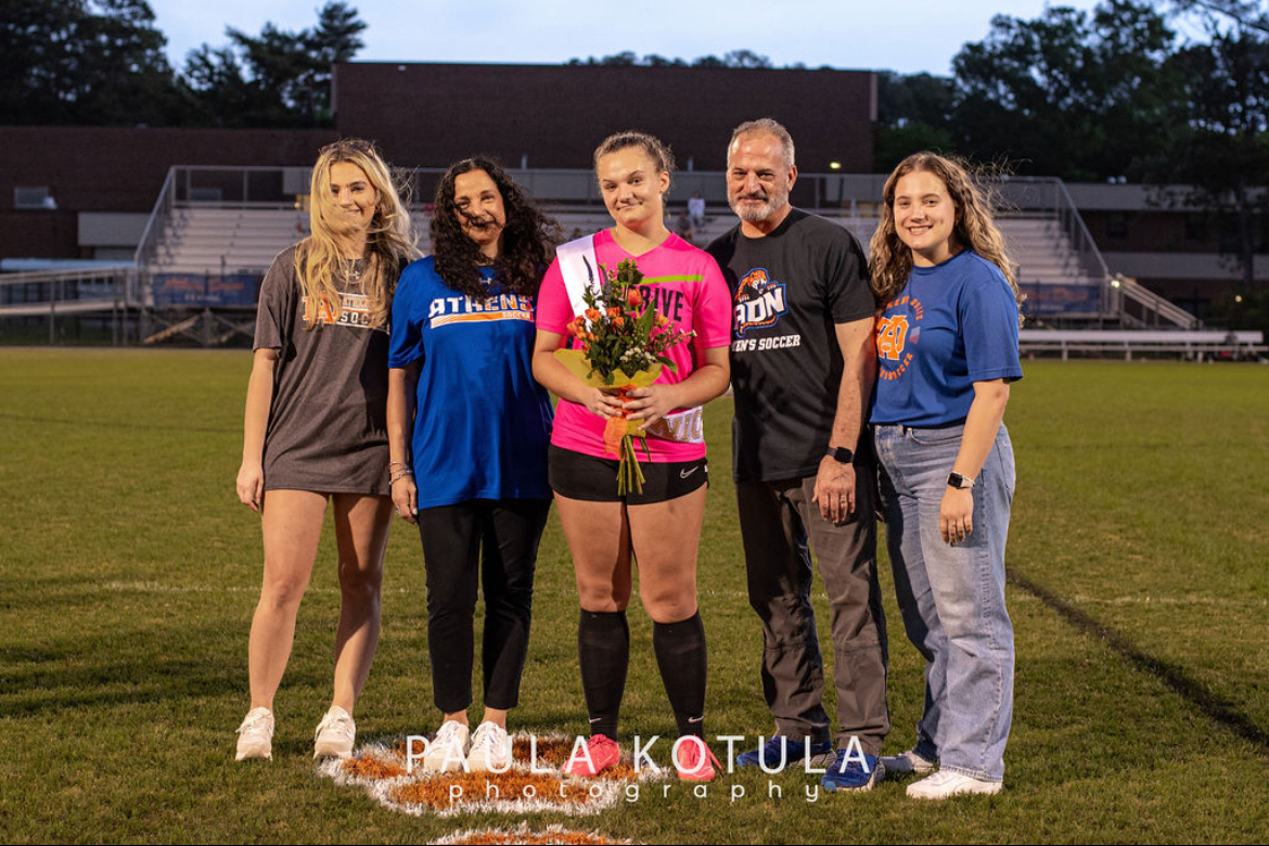 Ella+Kaczmarek+and+her+family+during+the+Senior+Night+Soccer+game+against+Enloe+High+School.+They+were+recognized+during+halftime+and+ended+up+winning+3-1.+%28Photos+courtesy+of+Paula+Kotula+Photography%29%0A