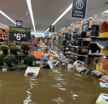 Many stores experienced flood damage. Leaving them shut down for several days.
Photo credits - Athens Alumna Ella Hingos 