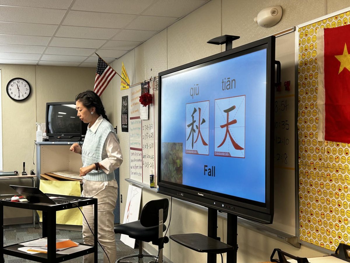 This is a close-up of the word fall. Chinese teacher Yuan Bombician taught it to her class. 