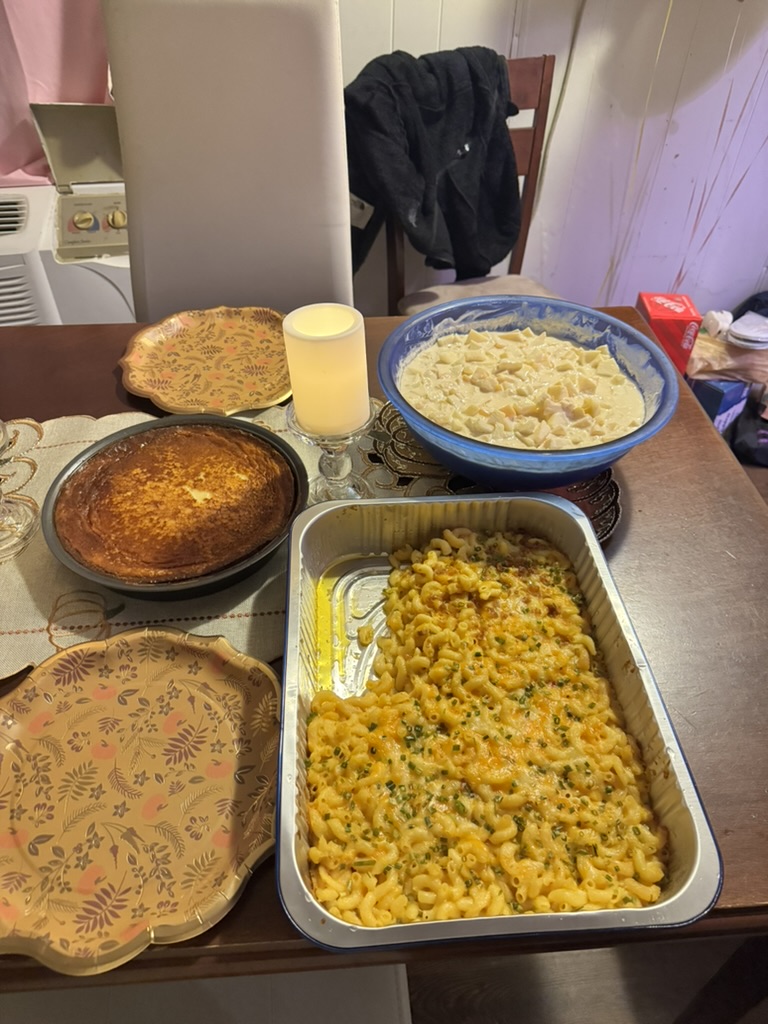 As they waited for the actual dinner to be ready, they had the desserts and other dishes on the table: a cheesecake, mac and cheese, and a fruit cocktail with various fruits and condensed milk. 